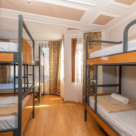 Taksim Wooden House Hostel Istanbul Exteriör bild