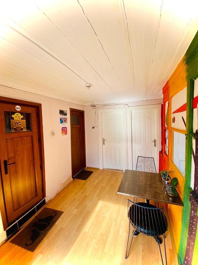 Taksim Wooden House Hostel Istanbul Exteriör bild