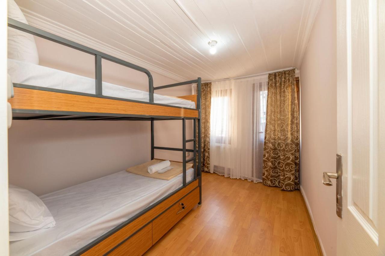 Taksim Wooden House Hostel Istanbul Exteriör bild