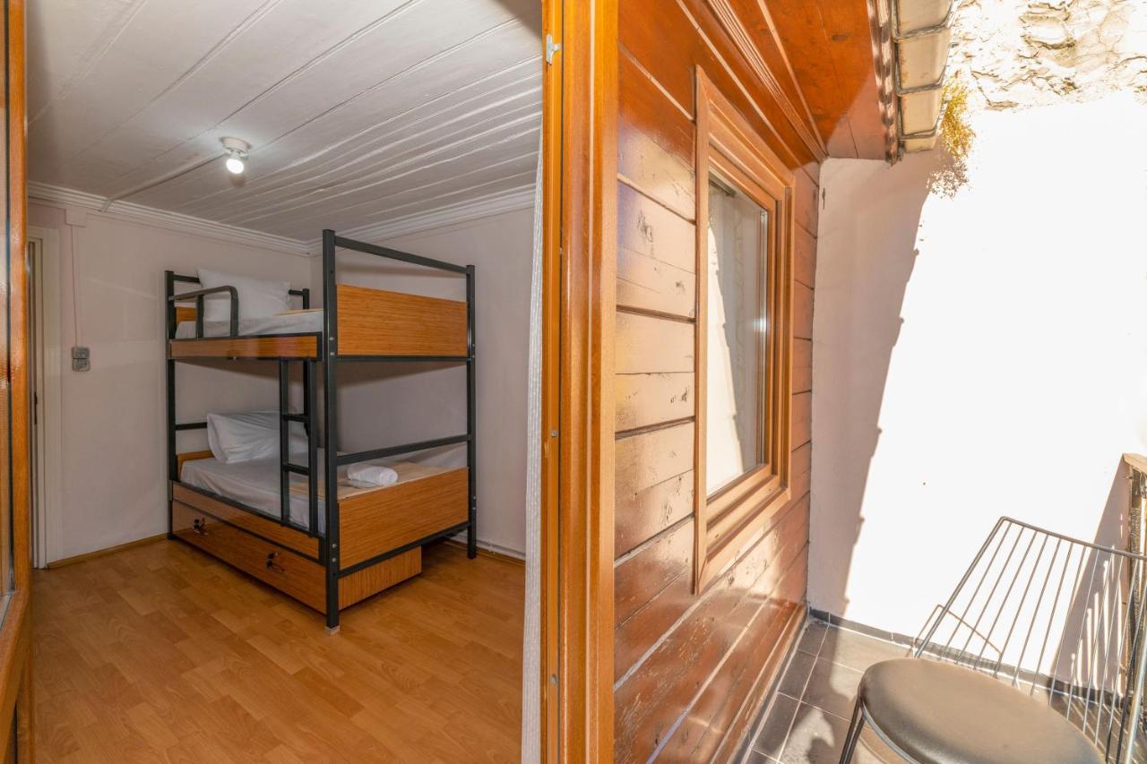 Taksim Wooden House Hostel Istanbul Exteriör bild