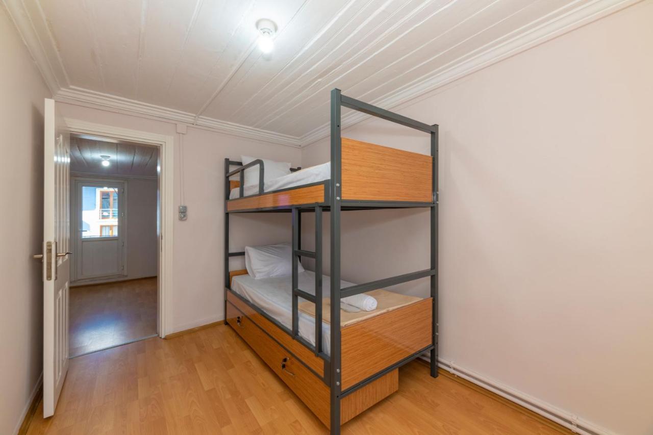 Taksim Wooden House Hostel Istanbul Exteriör bild