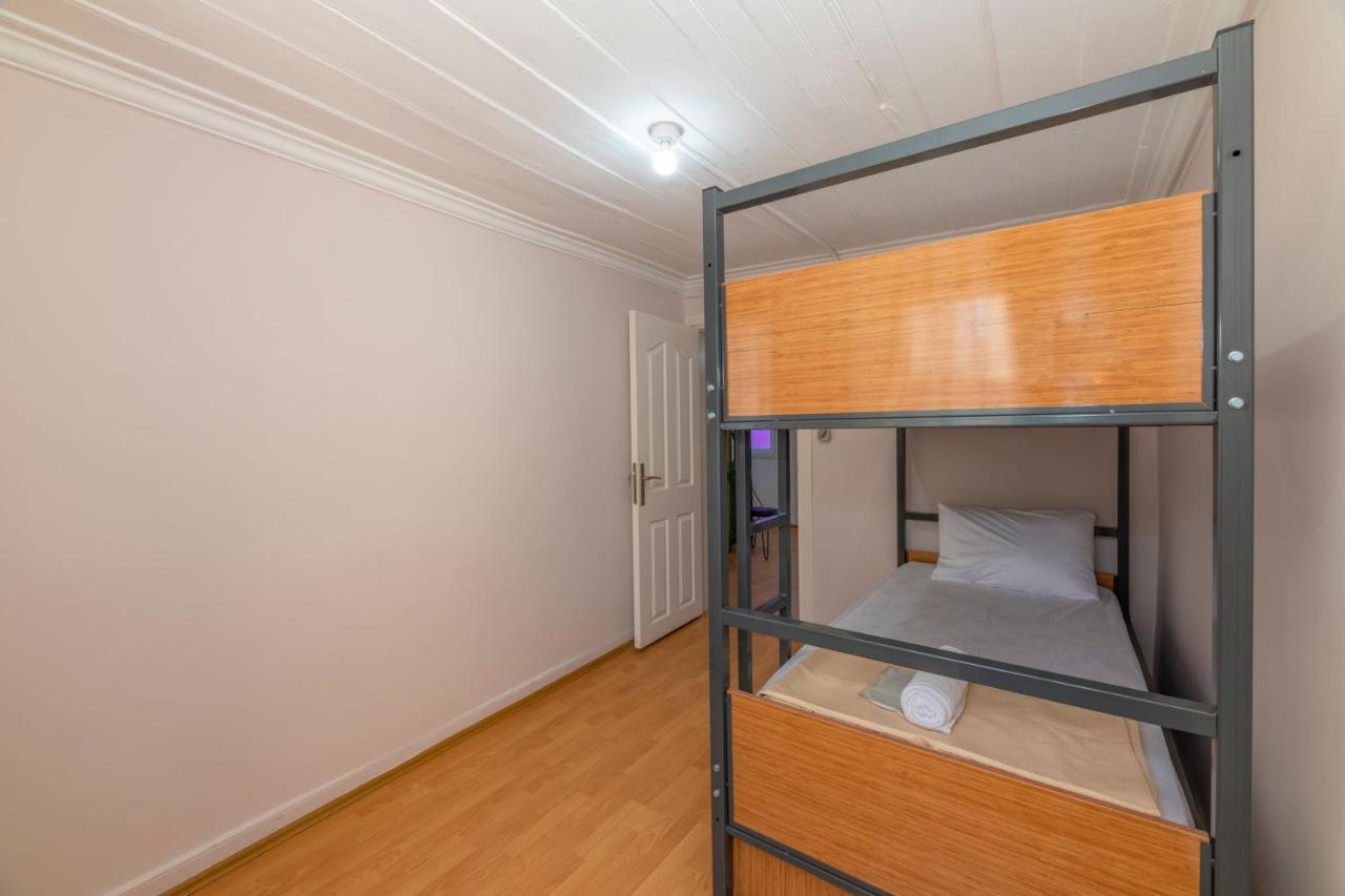 Taksim Wooden House Hostel Istanbul Exteriör bild