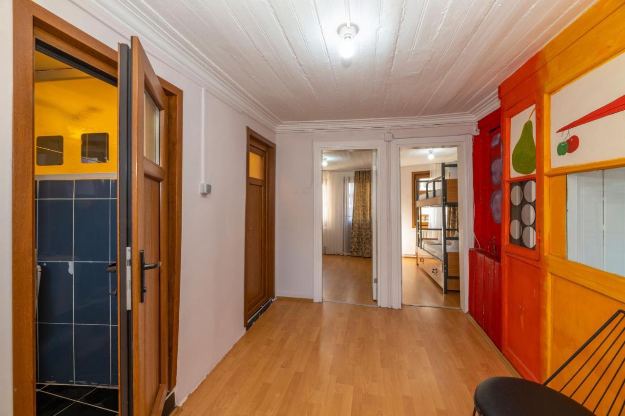 Taksim Wooden House Hostel Istanbul Exteriör bild
