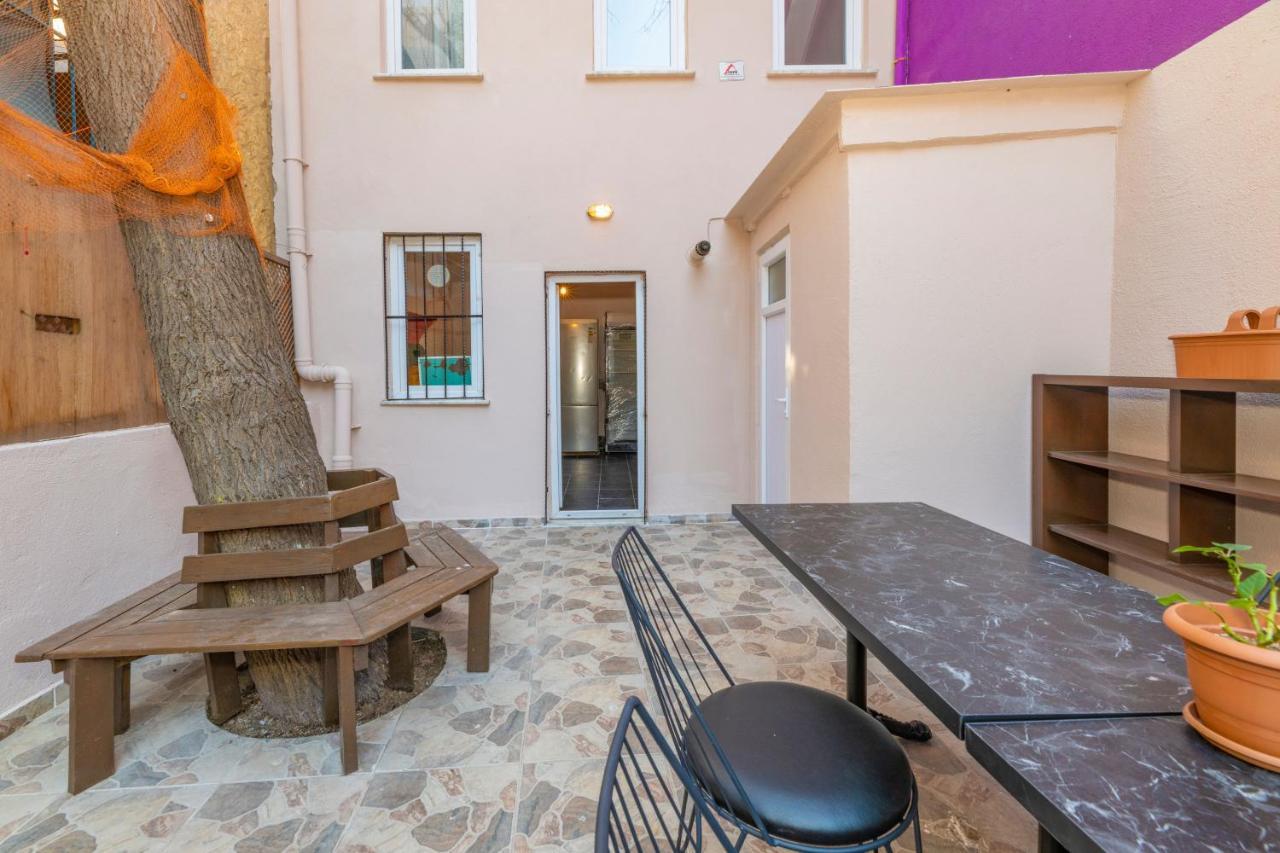 Taksim Wooden House Hostel Istanbul Exteriör bild