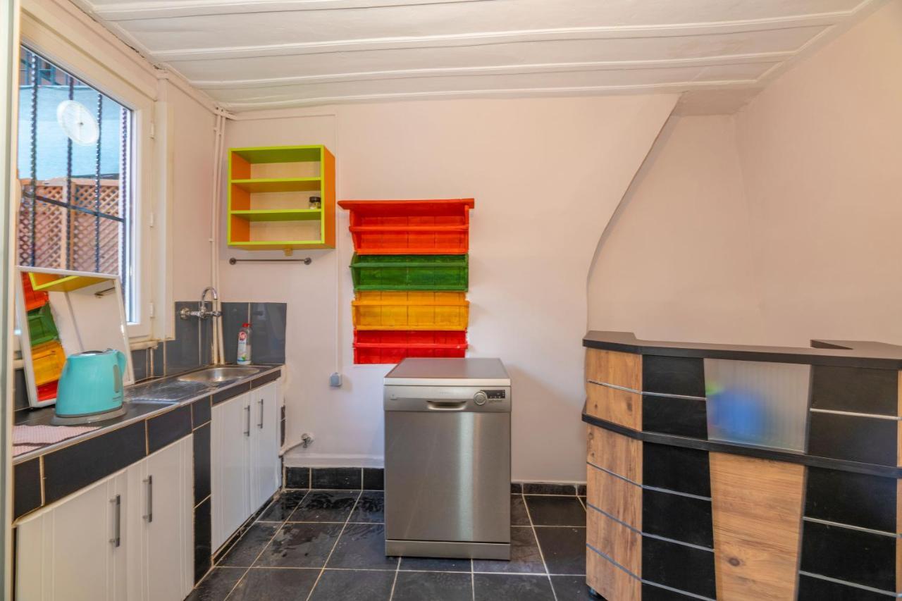 Taksim Wooden House Hostel Istanbul Exteriör bild