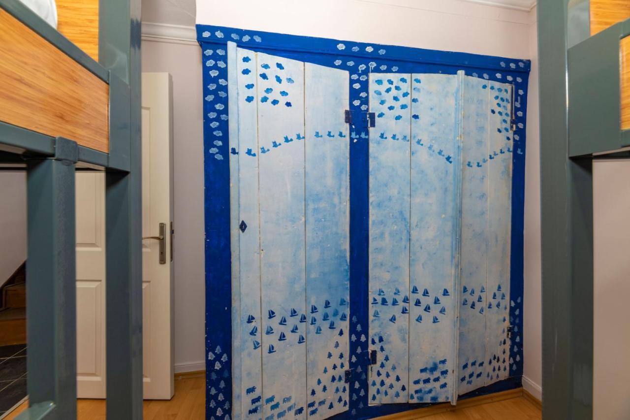 Taksim Wooden House Hostel Istanbul Exteriör bild