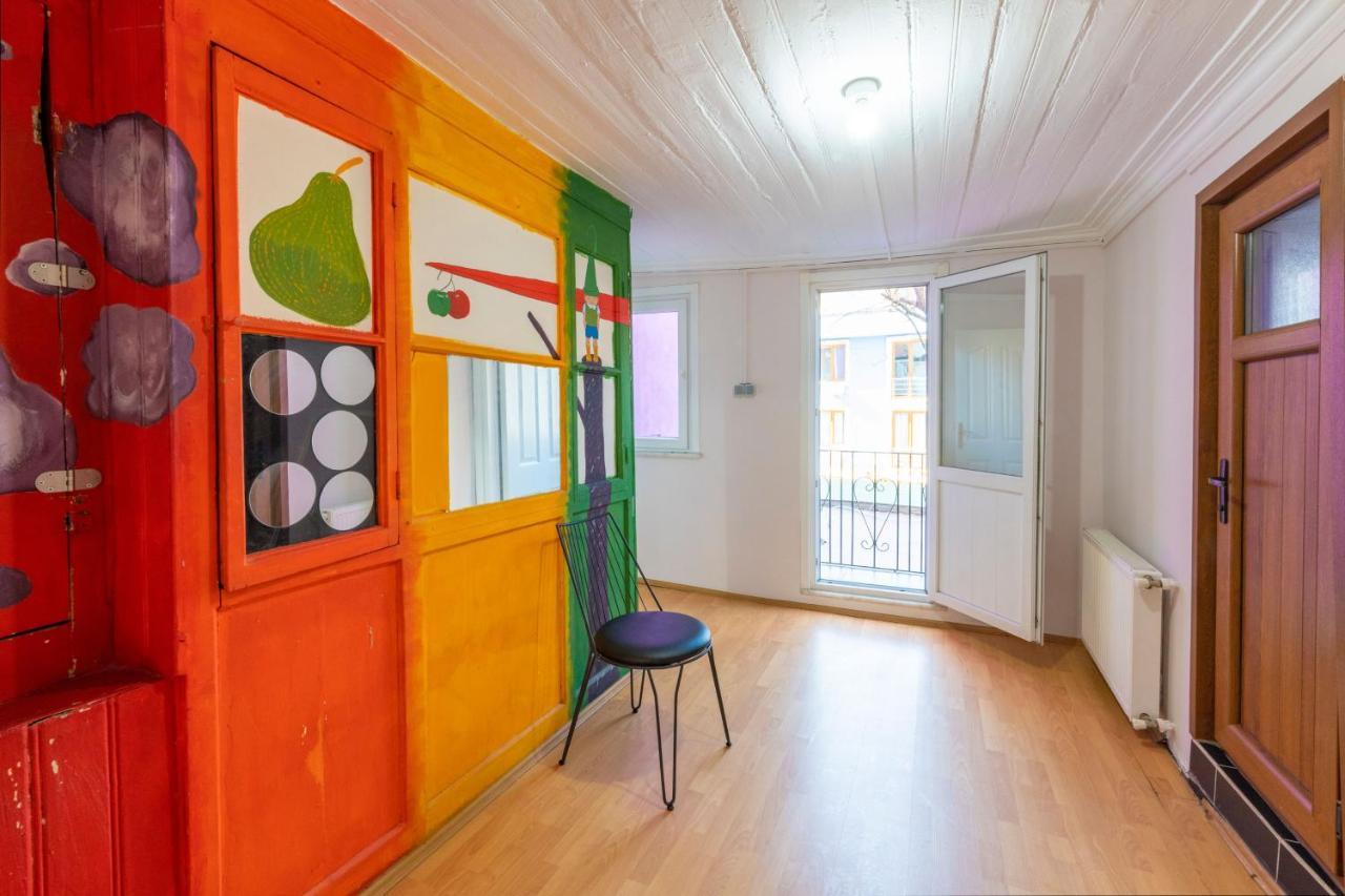 Taksim Wooden House Hostel Istanbul Exteriör bild