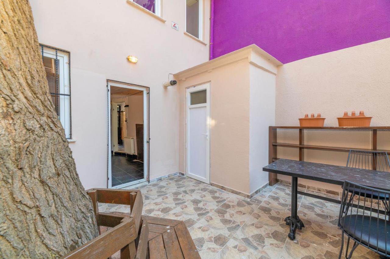 Taksim Wooden House Hostel Istanbul Exteriör bild
