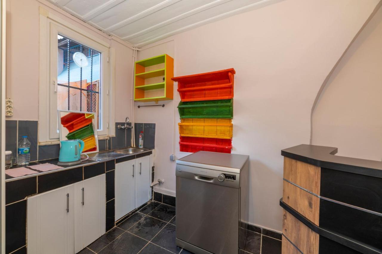 Taksim Wooden House Hostel Istanbul Exteriör bild