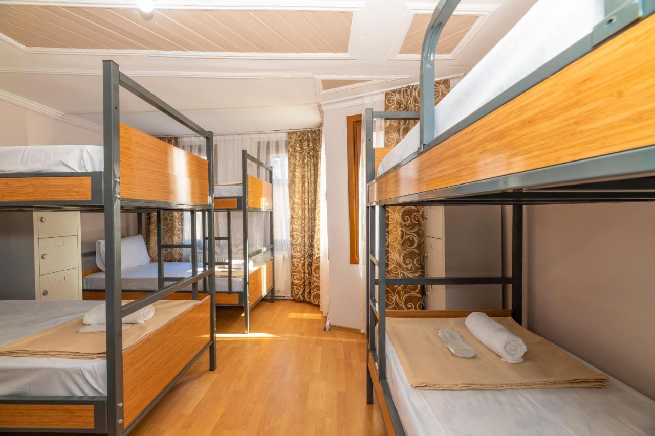 Taksim Wooden House Hostel Istanbul Exteriör bild