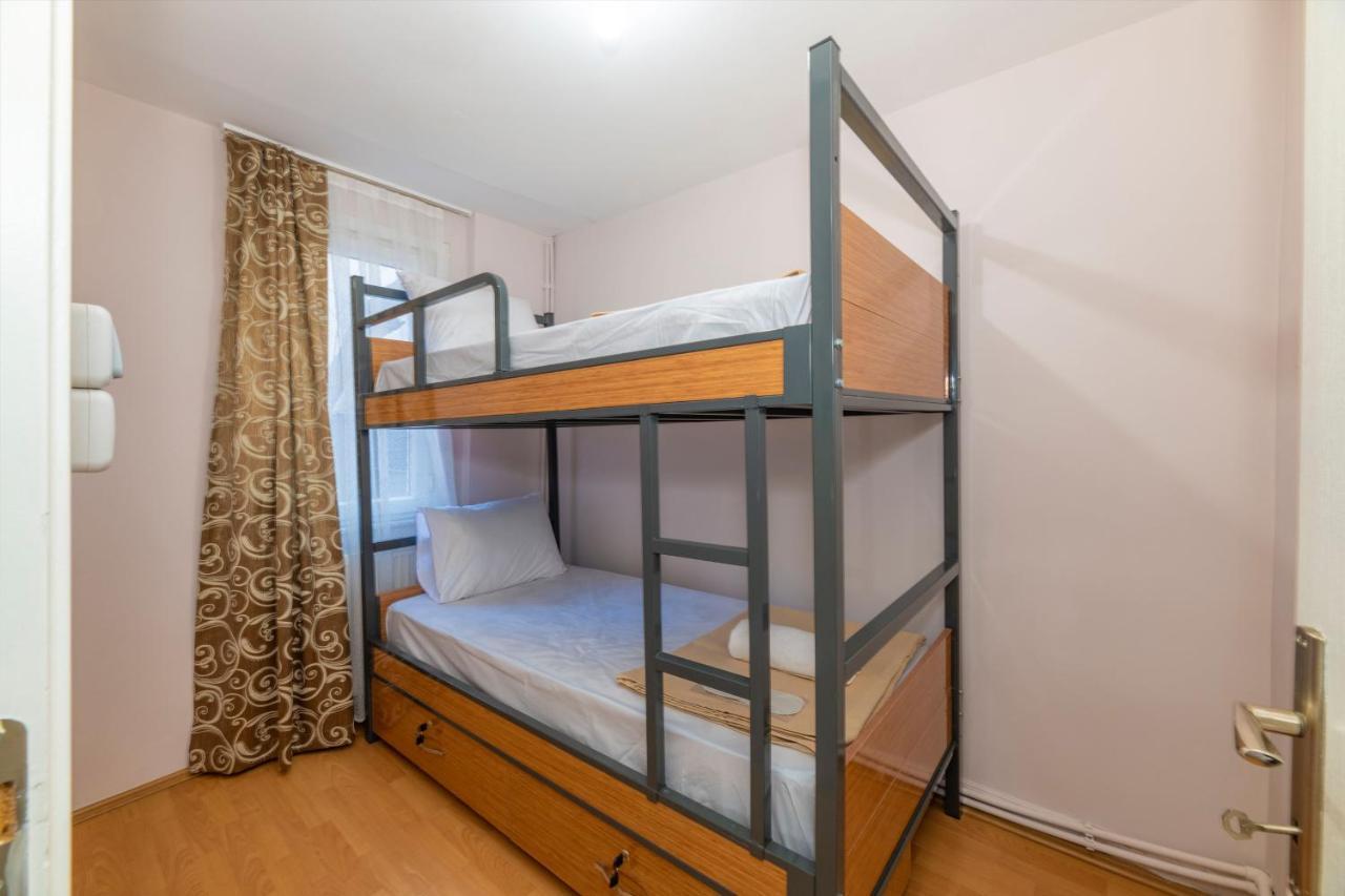 Taksim Wooden House Hostel Istanbul Exteriör bild
