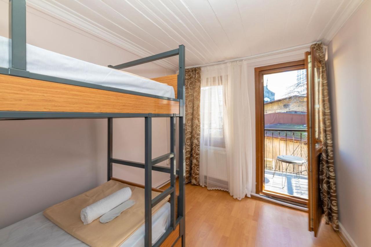 Taksim Wooden House Hostel Istanbul Exteriör bild
